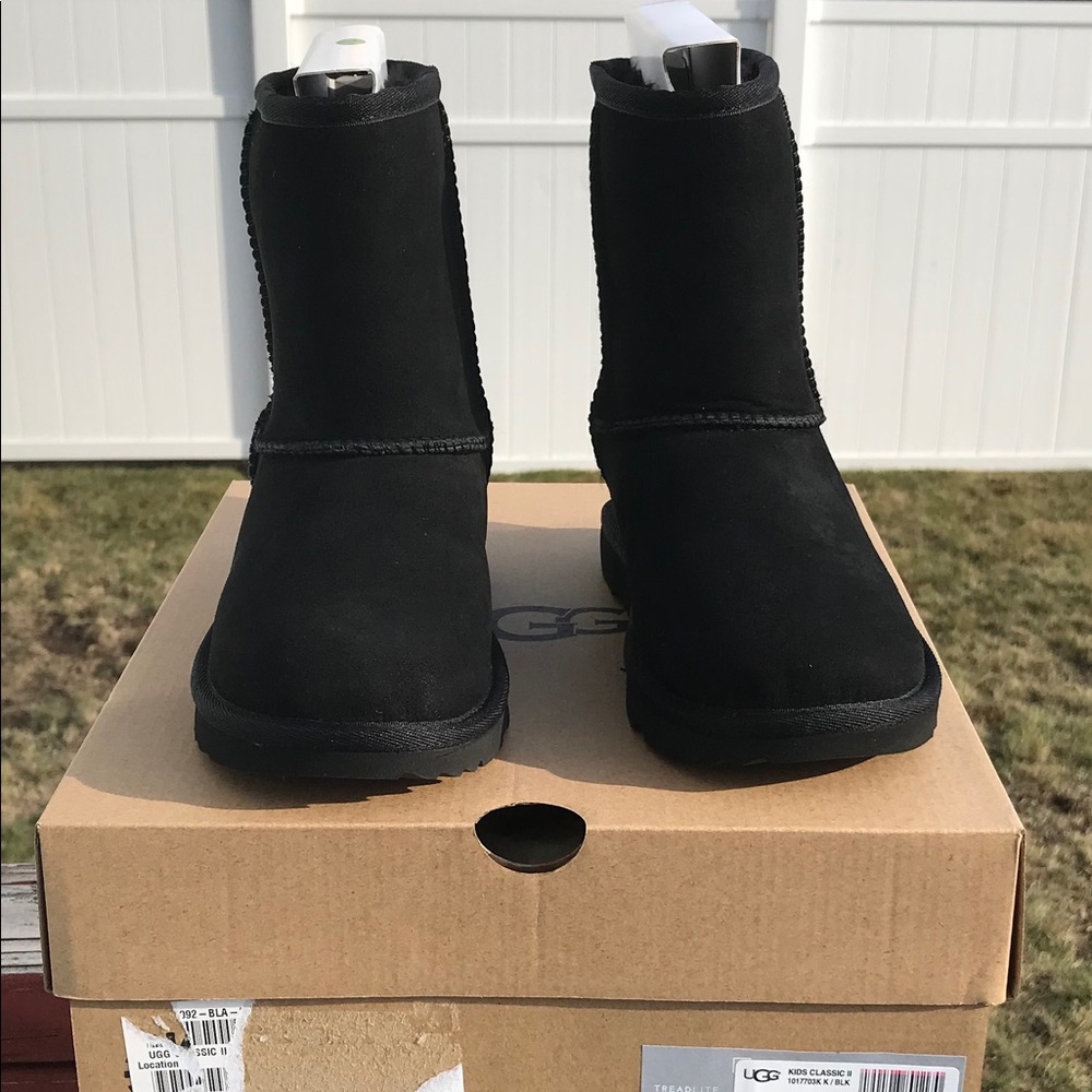 UGG Classic Short II - Picture 7 of 7